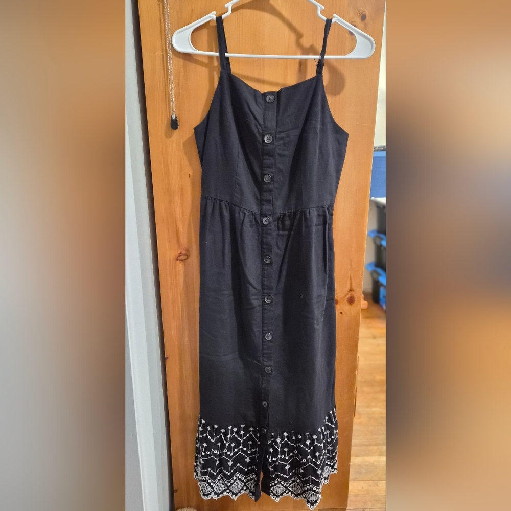 Old Navy Small Sleeveless Black Button-Down Dress with Embroidered Hem